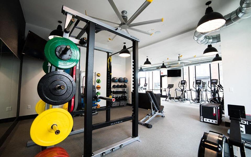 Free Parking Gym & Pool Downtown At Cityway インディアナポリス エクステリア 写真